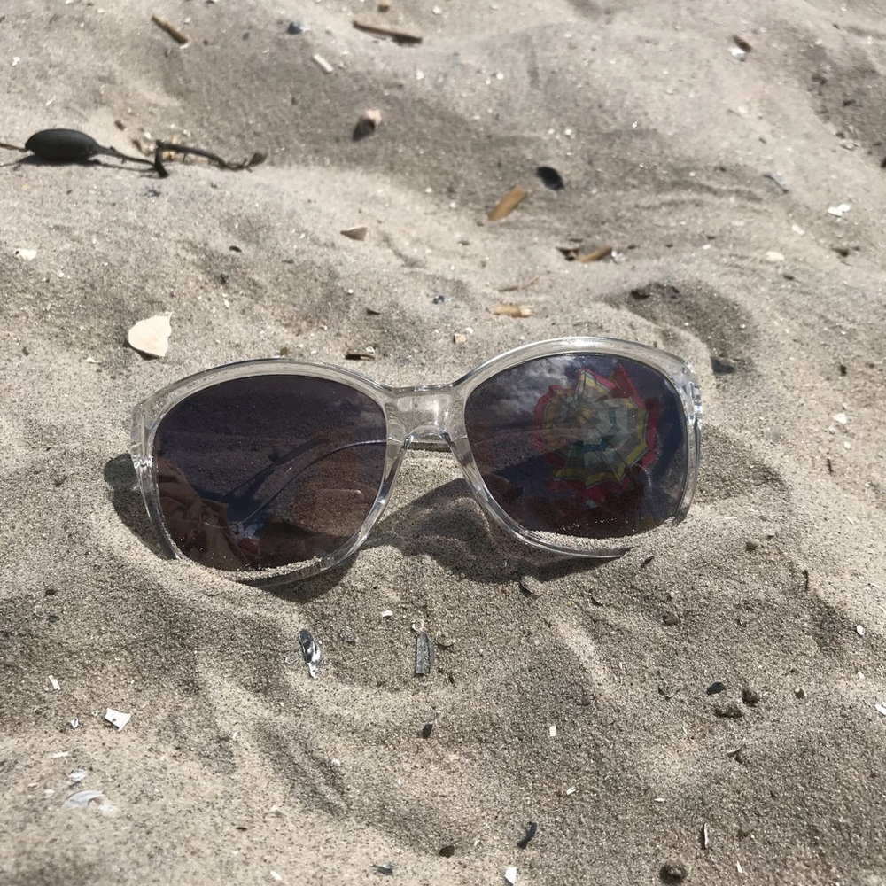 ✨Final Sale✨ Clear framed sunglasses